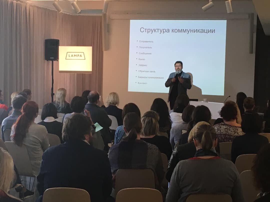 Здравствуйте, дорогие читатели. Закончился мой осенний контракт на чтение лекций в медиашколе. А вот партнеры по следующему проекту, на который я очень расчитывал, внезапно перестали выходить на связь. Будем считать, что он закрылся. Соответственно, ищу работу, прямо сейчас. Вот то есть буквально - вчера. 