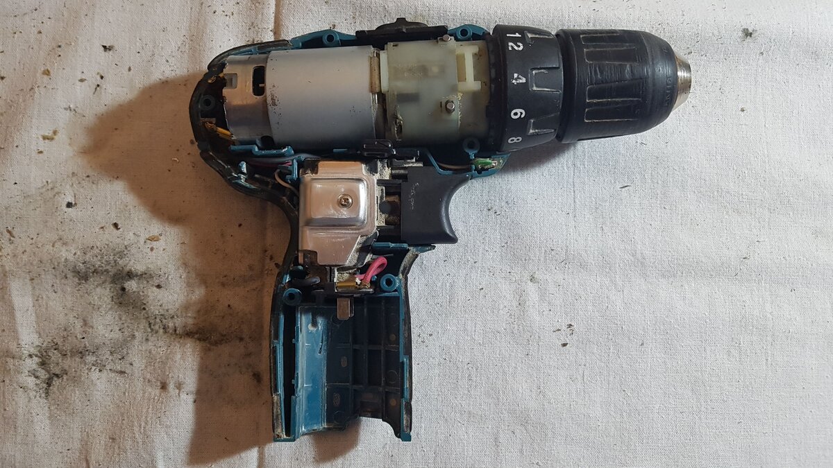 Разборка шуруповёрта Макита df330d. Корпус шуруповерт своими руками. Ремонт шуруповерта 4360. Корпус для шуруповерта своими руками.