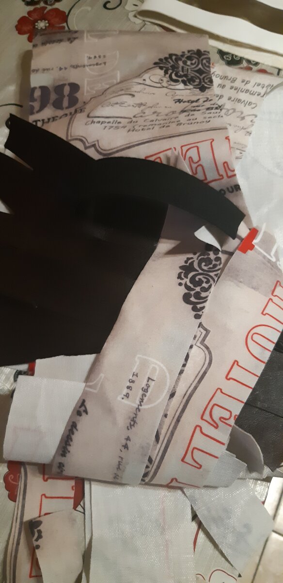 Малая часть найденных в мешках лоскутов