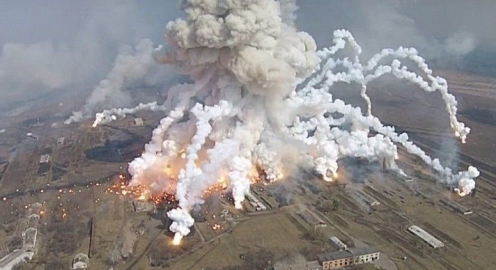 Взрывы на складах боеприпасов в украинской Балаклее. Фото: shotinfo.net. 