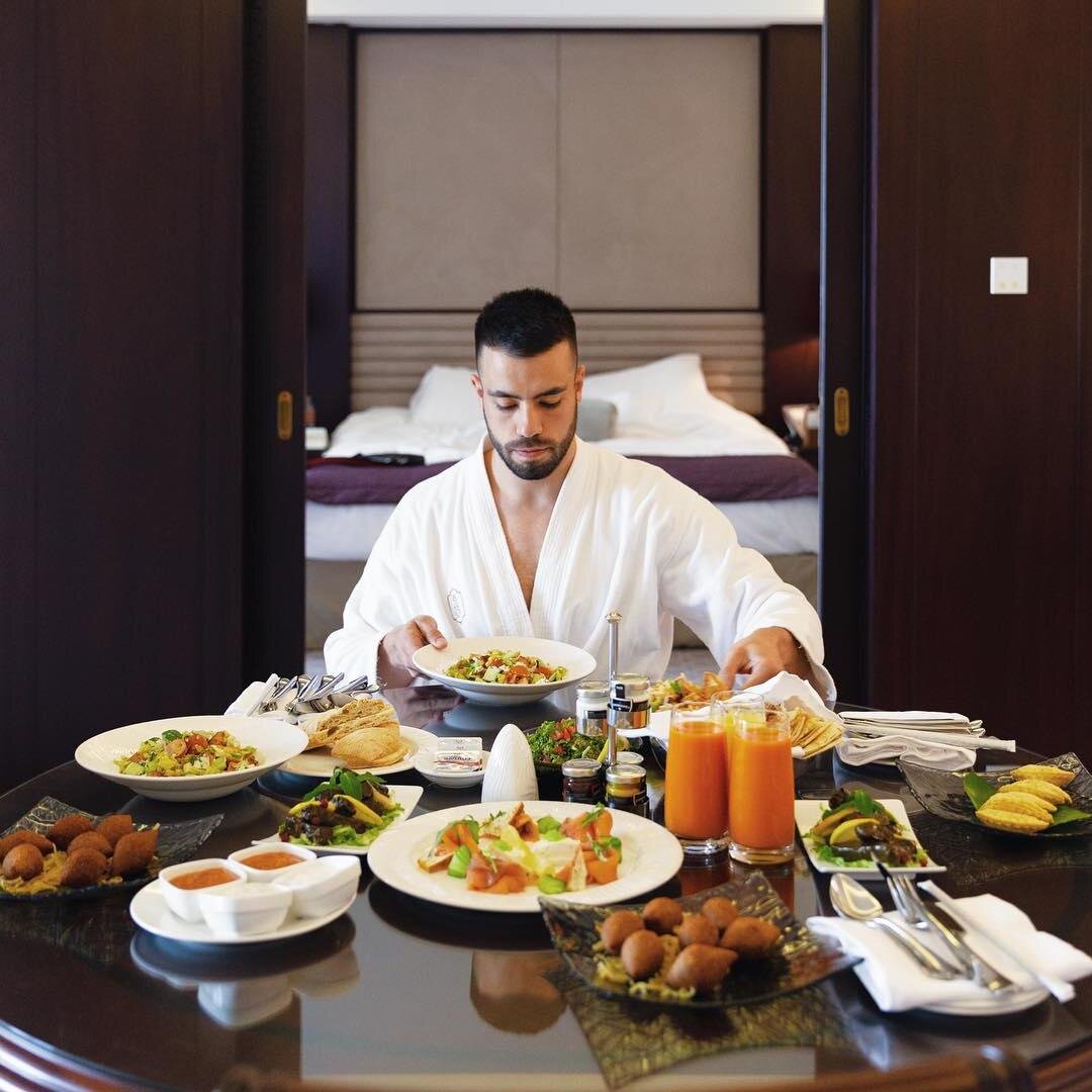 Вот так, по мнению регионов, выглядит средний житель Москвы