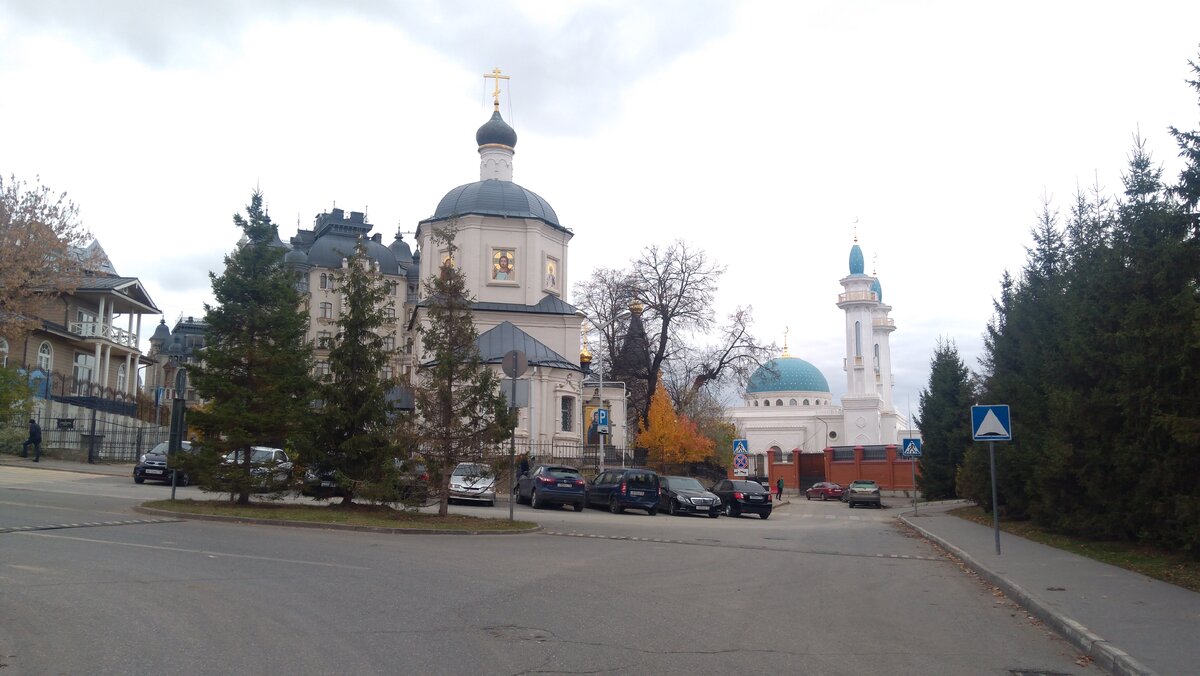 мечеть и церковь находятся по-соседству