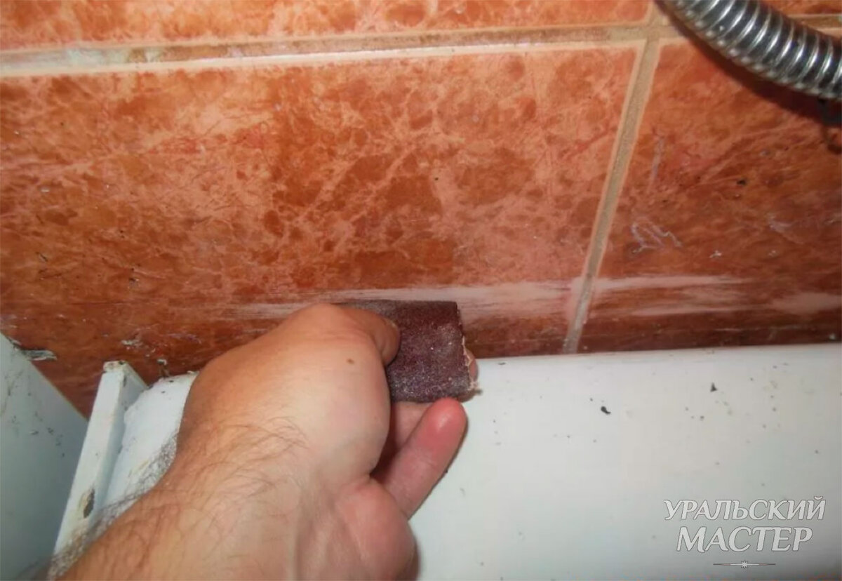 Чем почистить швы в ванной