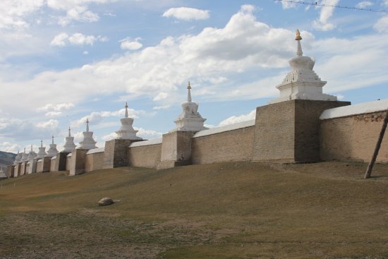 Стены дворца древней столицы. Хархорум, Монголия.