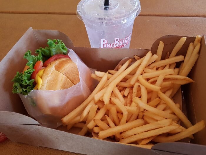 Фастфуд одинаково опасен для печени и поджелудочной железы (Фото: Pixabay.com)