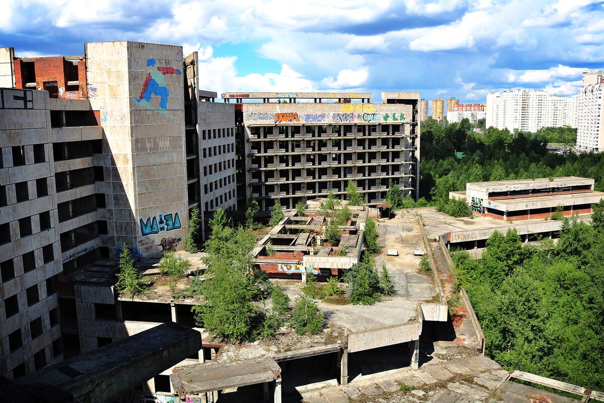 Жд госпиталь. Недостроенный госпиталь КГБ Железнодорожный. Заброшенный госпиталь КГБ Балашиха. Заброшки в Балашихе госпиталь КГБ. Больница КГБ В Железнодорожном.