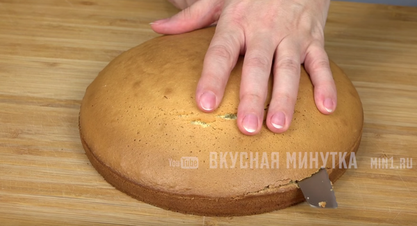 Как быстро разрезать бисквит на коржи одинаковой толщины: нож здесь не пригодится