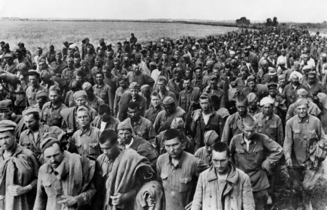 Советские военнопленные под Харьковом