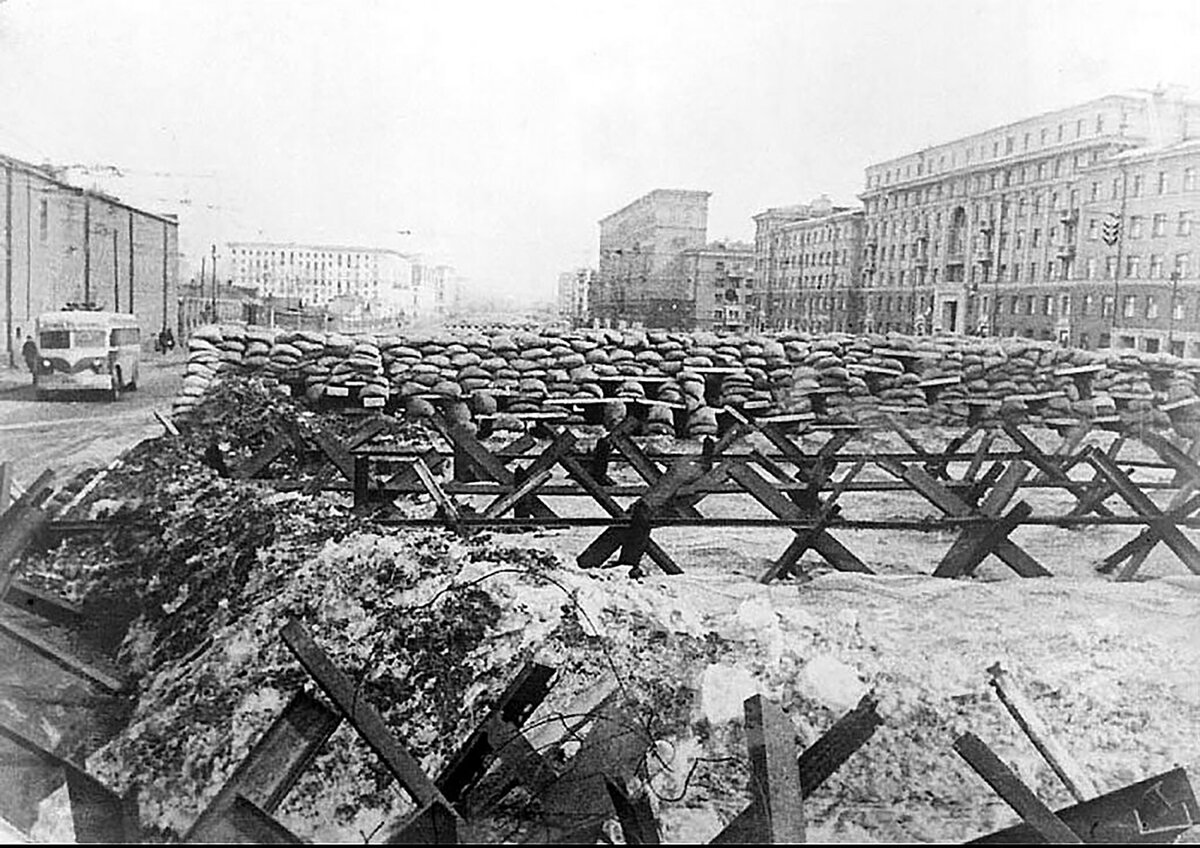Противотанковые Ежи в Москве в 1941
