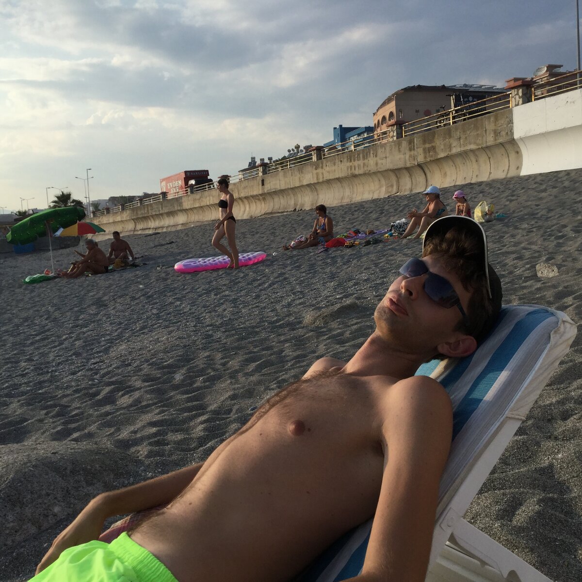 пока я нежился на пляже...