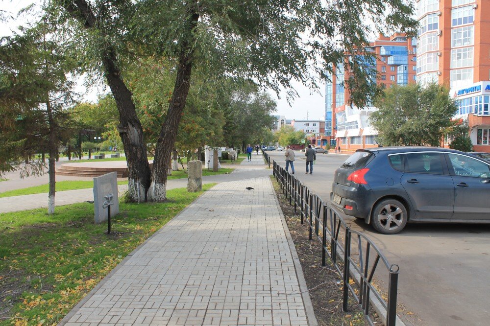 2. появился тротуар по краю

