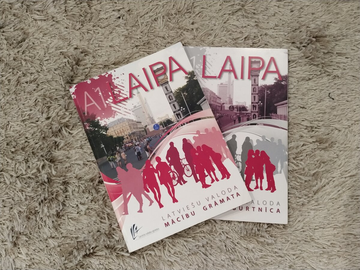 Учебник и рабочая тетрадь. Уровень А1. Их можно свободно купить в книжном магазине и использовать вместо самоучителей.   