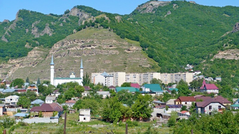 Карачаево черкесская г карачаевск. КЧР Карачаевск. Гора Комсомольская Карачаевск. Гора Дардон Карачаевск. Карачаевск горы.