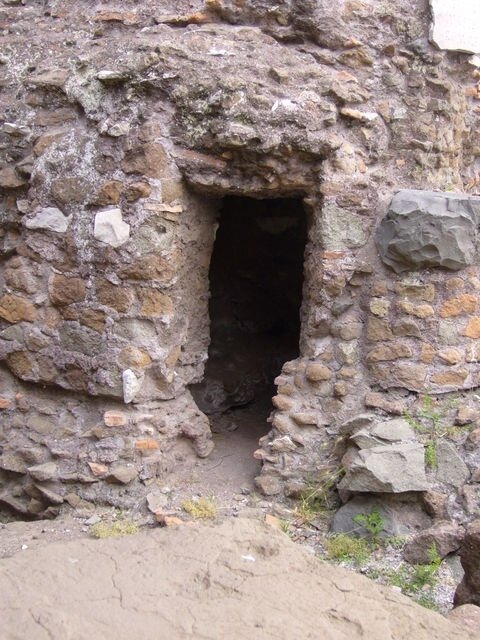 Plutarch linked the Roman mundus to the religious center of the city of Rome, the umbilicus urbis Romae.