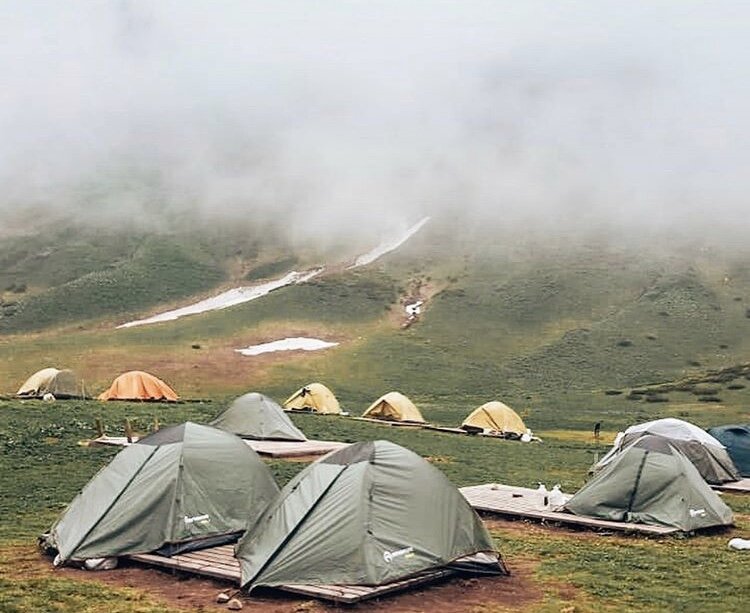 Палаточный лагерь в горах