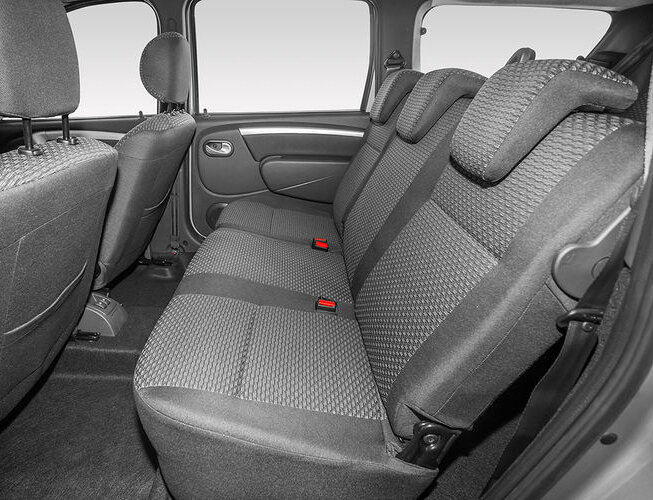Просторный задний диван