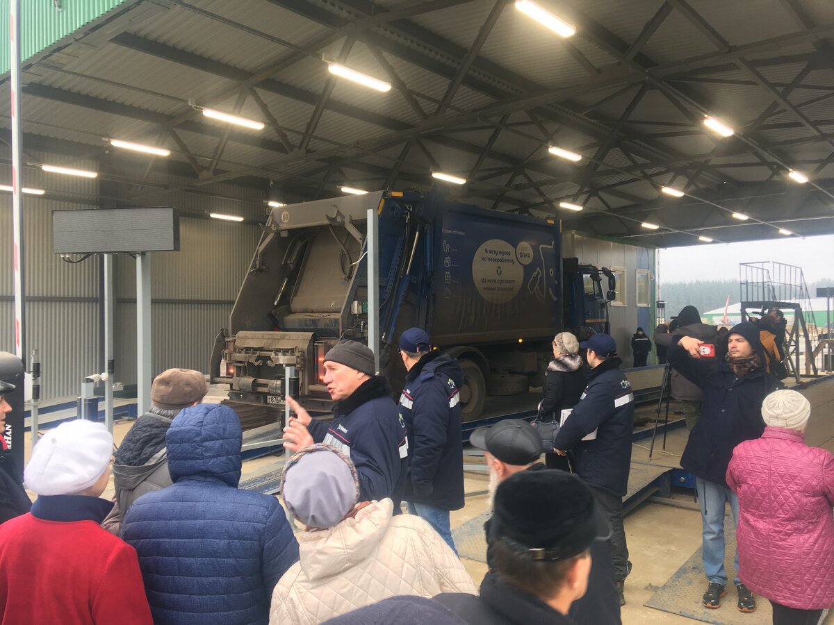 Имитация взвешивания машины для камер официальной прессы