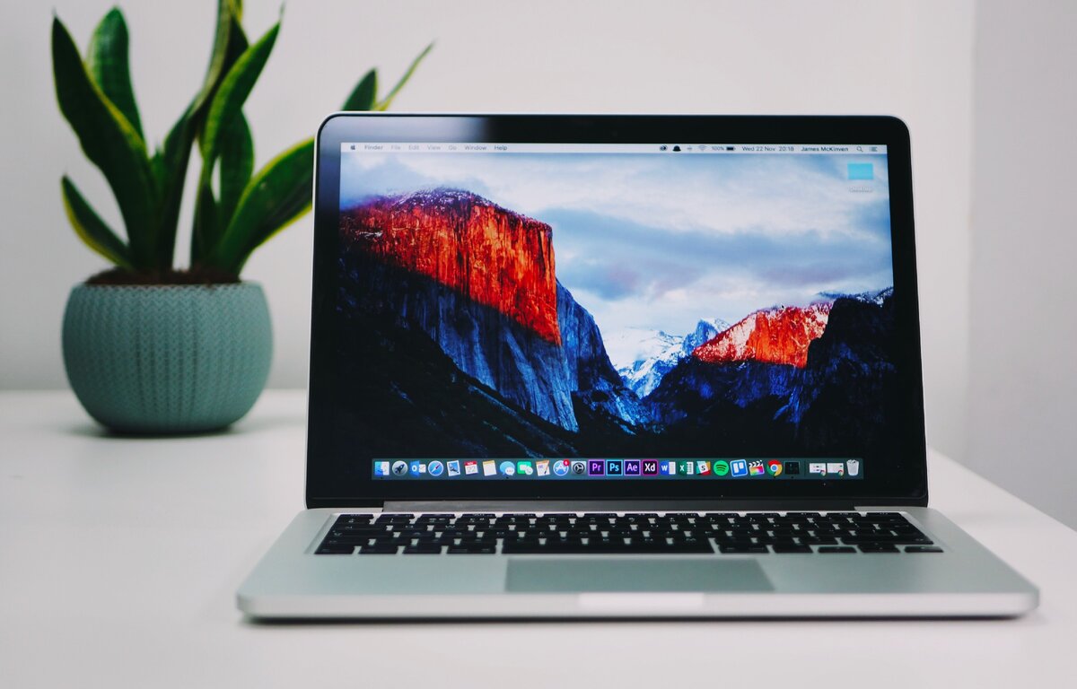 Какой лучший макбук в 2025. Макбук air 2011. macbook air 2010. macbook pro 2025. что такое лэптоп на ноутбуке.