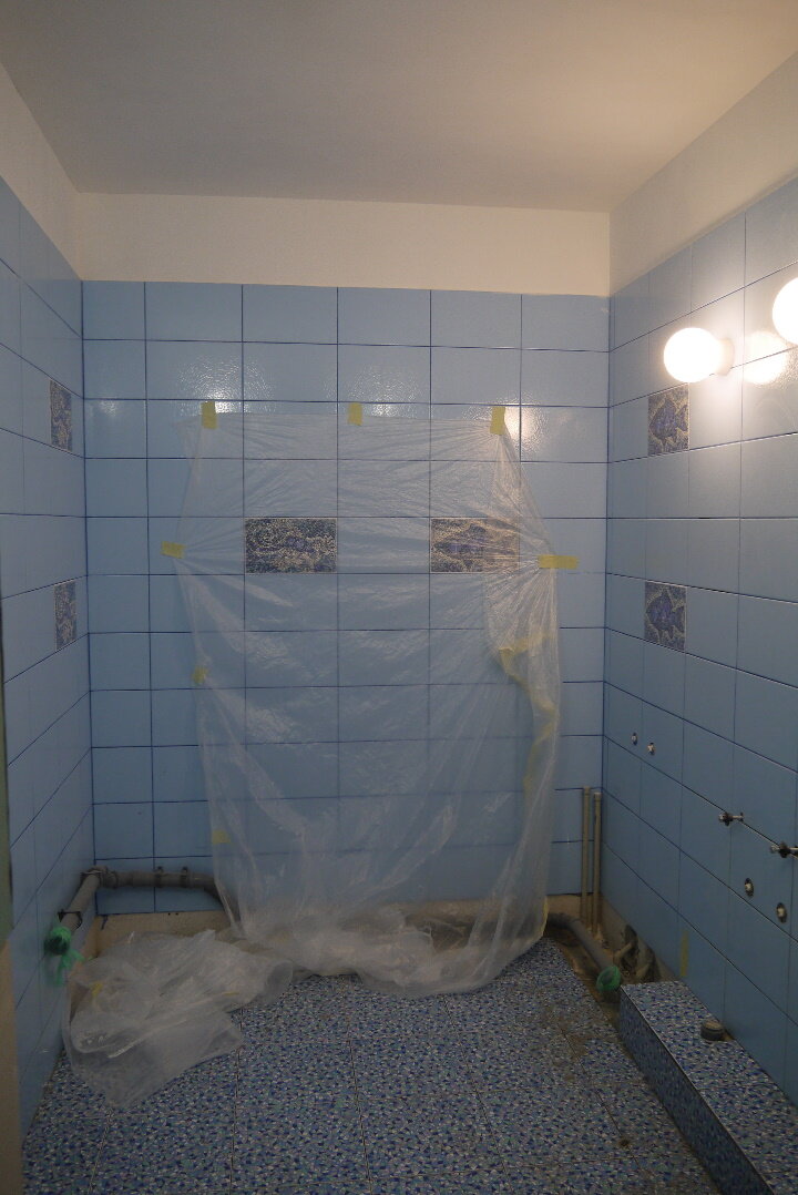 Как за затирать потолок после шпаклевки