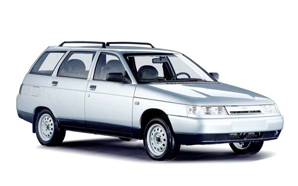 “Одиннадцатая” модель (ВАЗ 21110) изначально оснащалась карбюраторным 1,5-литровым двигателем, затем АвтоВАЗ заменил такой двигатель инжекторным, объемом 1,5 литра с восемью (ВАЗ 21110) и шестнадцатью клапанами. (ВАЗ 21113). 