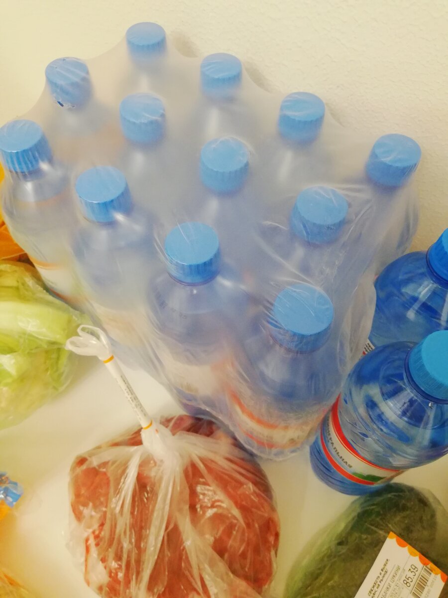 Вода в бутылках. Фото автора.