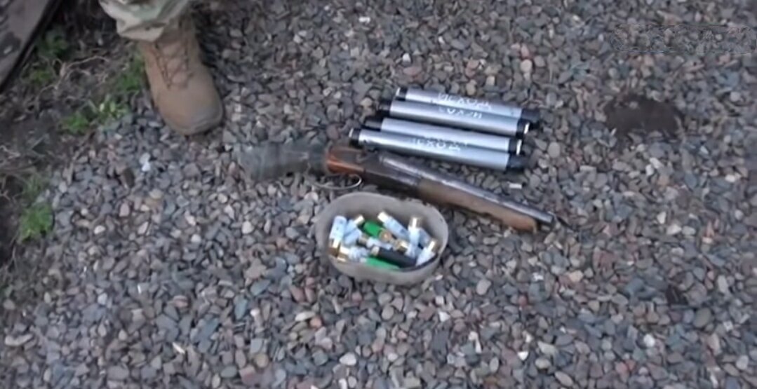 Изъятые оружие с патронами и бомбы у подростка
