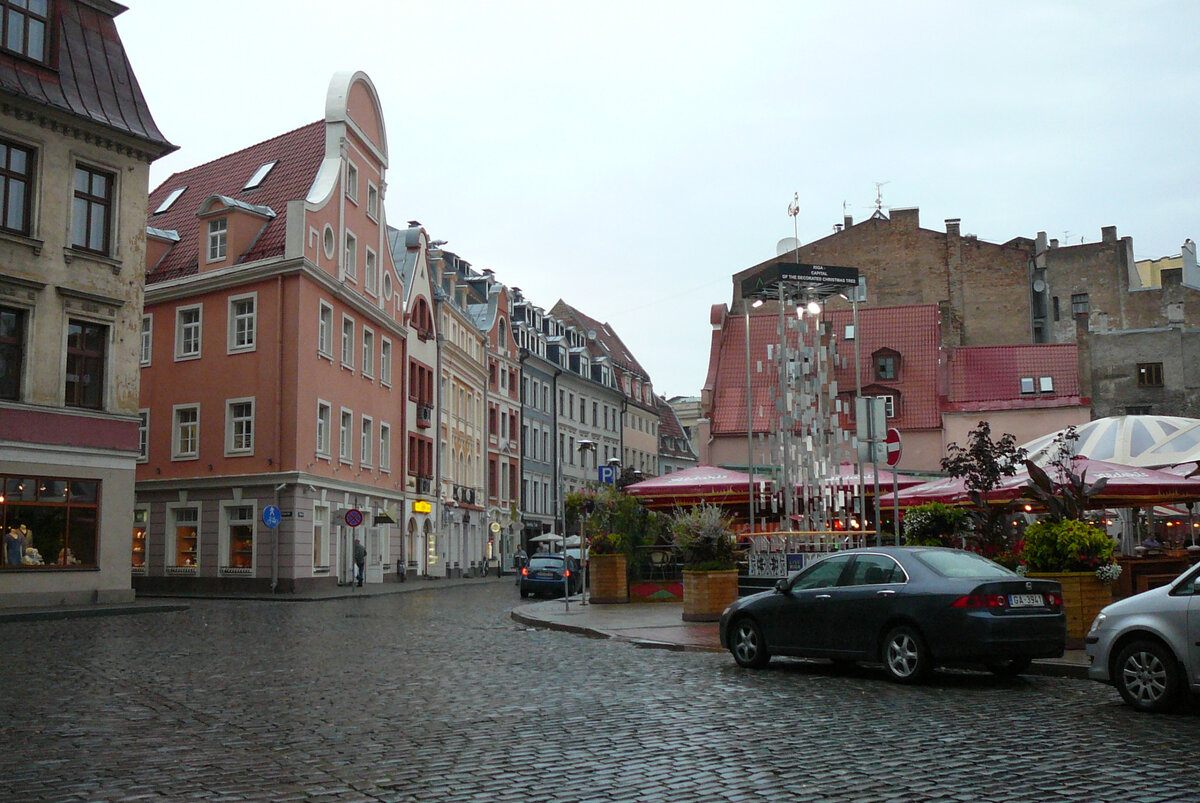 Дождик был недолгим, и единственным за все время пребывания в городе