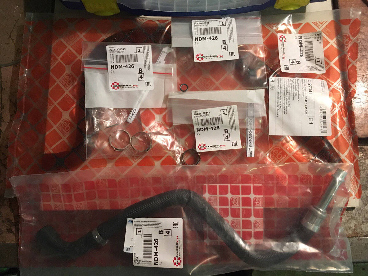 Новые патрубки и хомуты. Арт. 32604/27341 FEBI, 32111131345 (2шт), 16121180242 (1шт), 64508390601 (1шт)