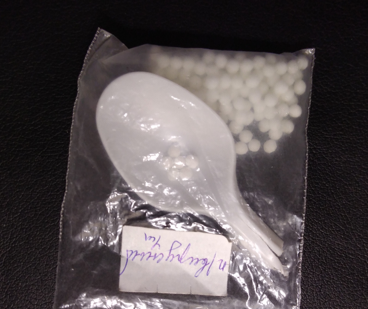 Собственно вот так выглядят эти шарики, даже ложечка в комплекте ! Заботливый доктор!