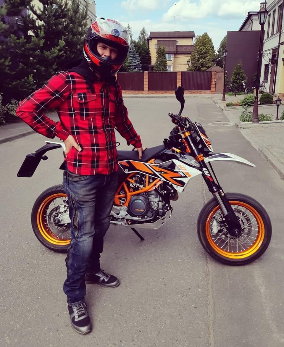 Starks по дизайну подходит к разным мотоциклам 