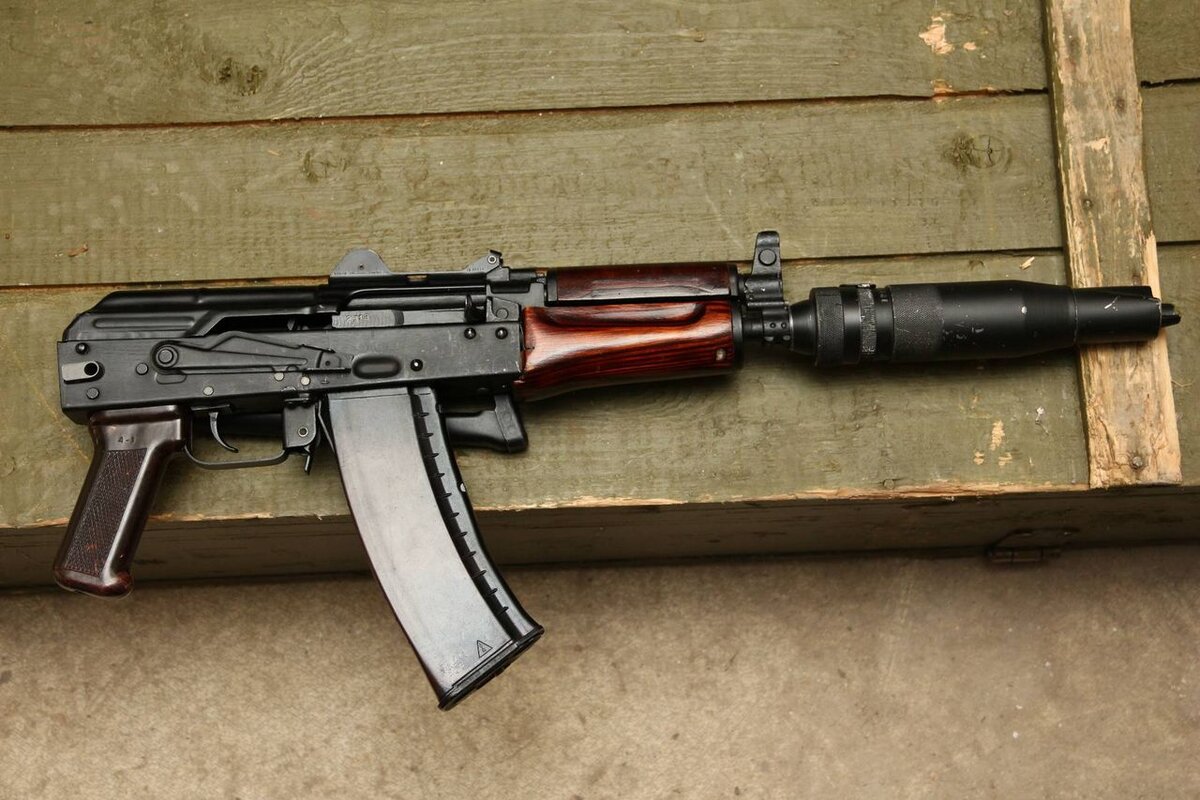 АКС-74У с установленным ПБС