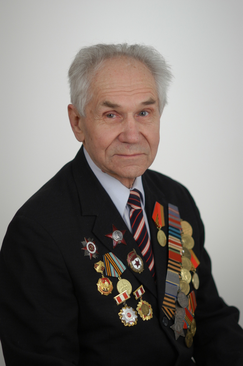 Участнику Великой Отечественной и Советско-японской войн, ветерану Южно-Уральского госуниверситета (ЮУрГУ)  Геннадию Александровичу Комиссарову исполнилось 95 лет! Фото Игоря Филонова