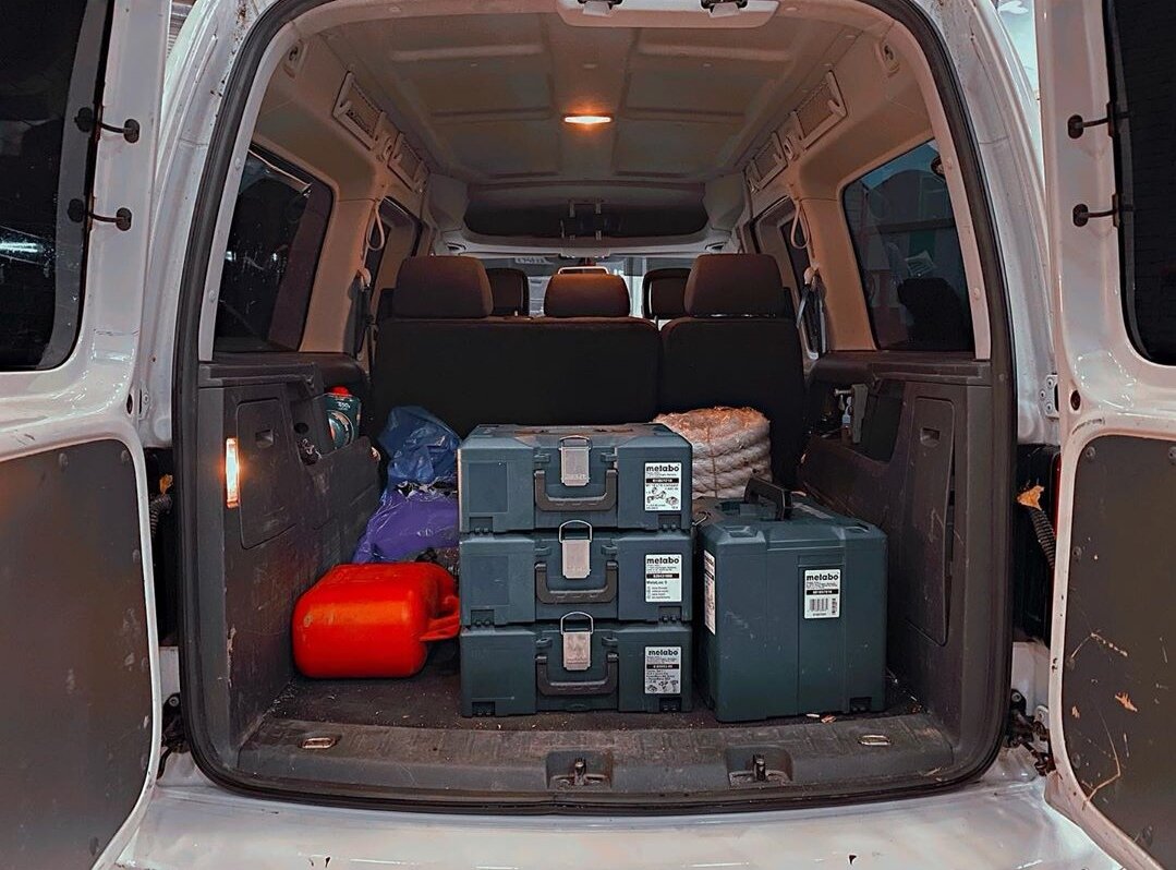 Вид багажника автомобиля 