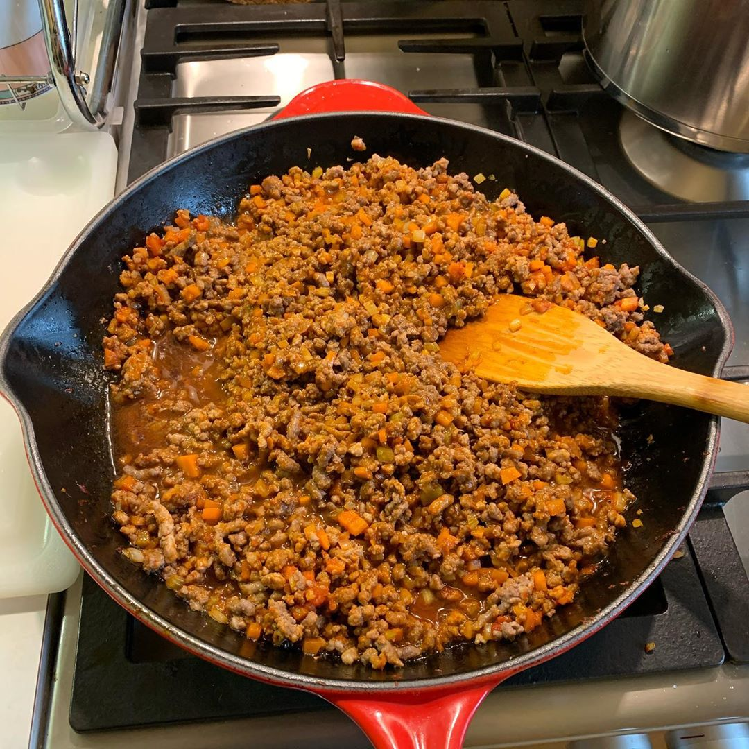 Приготовил рагу алла Болоньезе, он же мясной соус Болоньез (Ragù alla  Bolognese) | Михаил Костин | Дзен