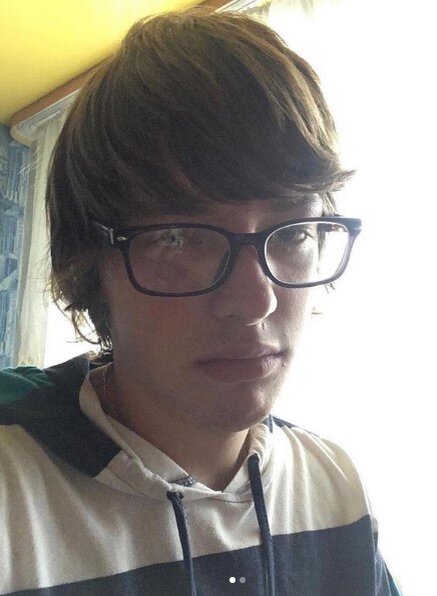 Сэм Джонс (Sam Jones) в домашней обстановке. Скриншот из официального аккаунта https://www.instagram.com/sjones.inc/