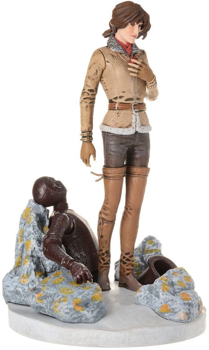 Вот такая фигурка пришла разломанной на три части, хотя была упакована в родную коробку.