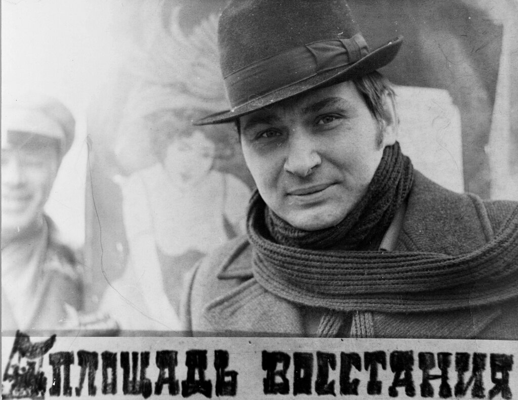 Постер фильма "Площадь восстания" взят для иллюстрации из Яндекс Картинки. 