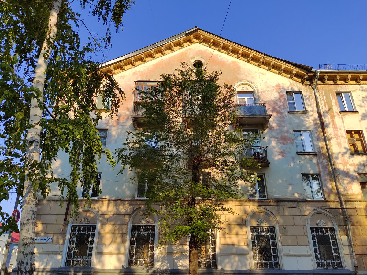 Город Новокуйбышевск Самарской области совершенно теряется на фоне прочих городов области, в первую очередь - самой Самары, спутником которой он является.-33