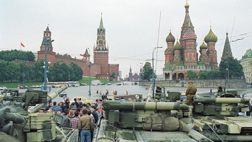 19 августа 1991 Москва. Танки на Красной площади. Александр Чумичев / TASS