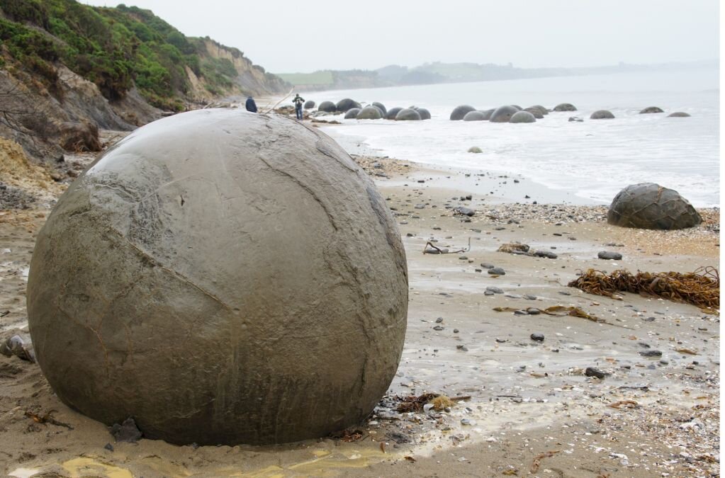 Тайны планеты. Giant Stone Ball. Фото каменных гигантов на планете. Giant Stone Sphere - Dragon’s Eye.