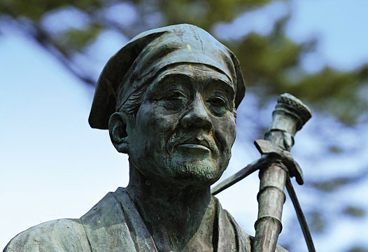 Памятник Басё в Японии.