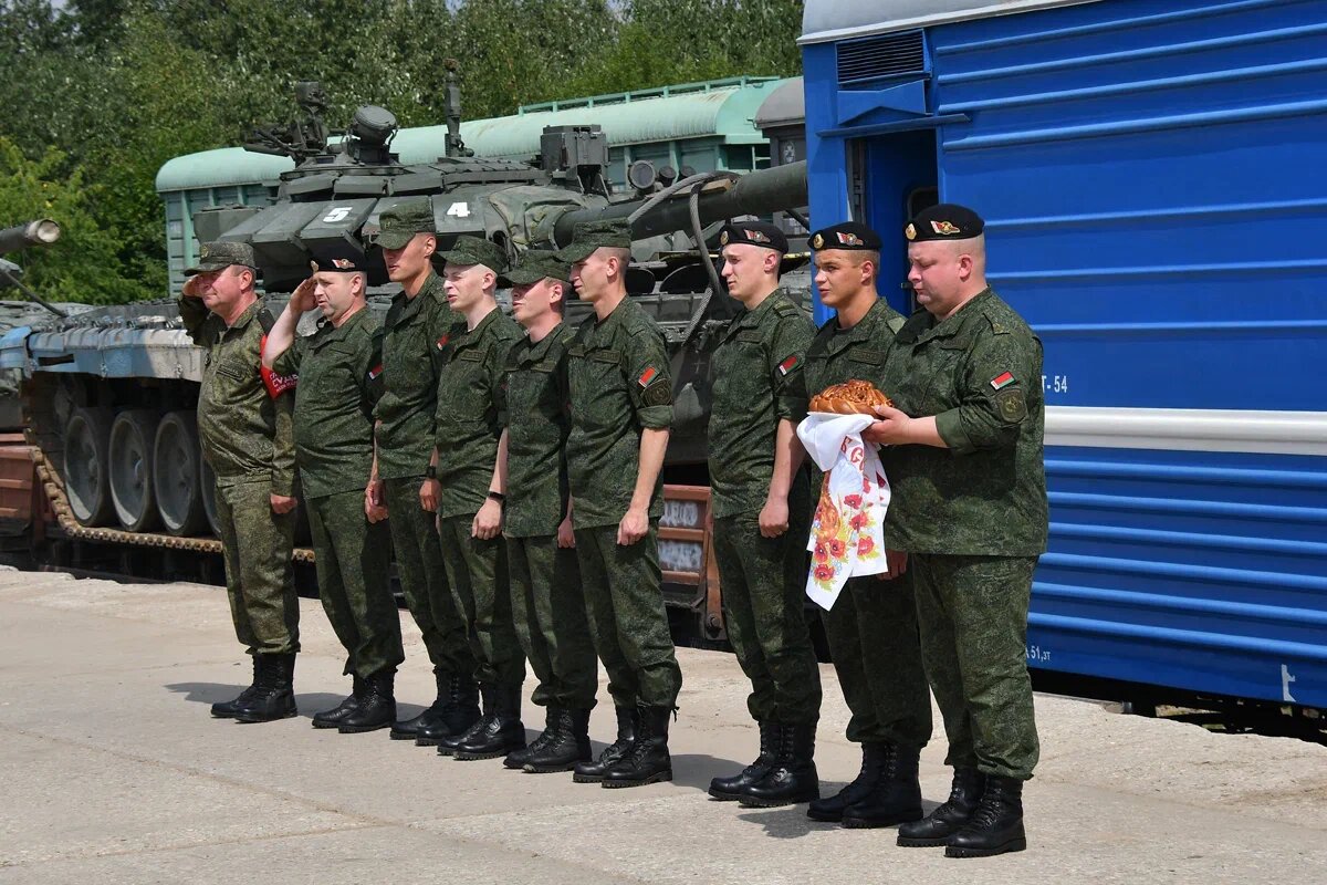 Первые гости АрМИ-2022