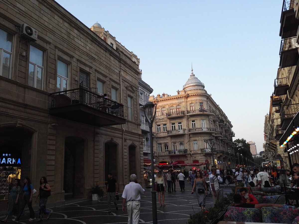 Продолжаем краткий экскурс по польскому архитектурному наследию шикарной столицы Азербайджана.-11