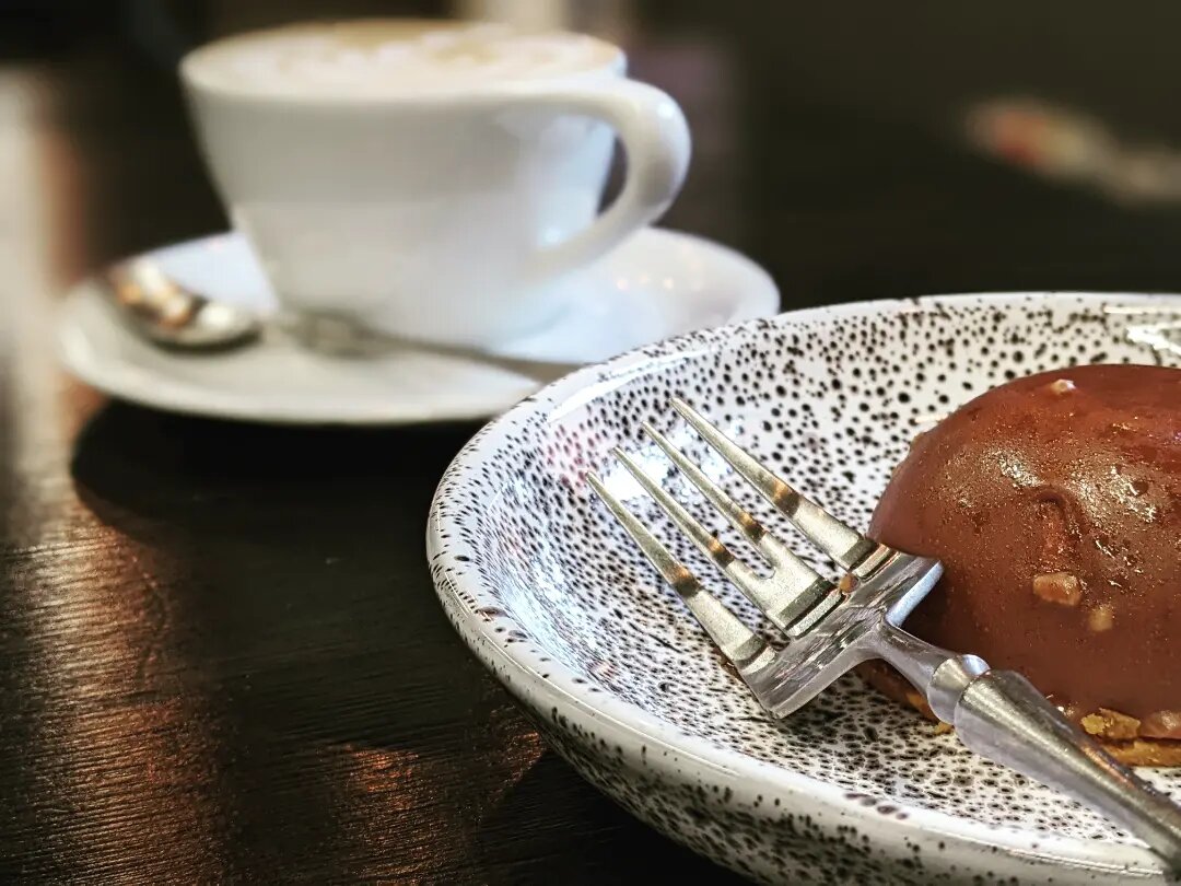 Флэт уайт и ирисковая сладость 