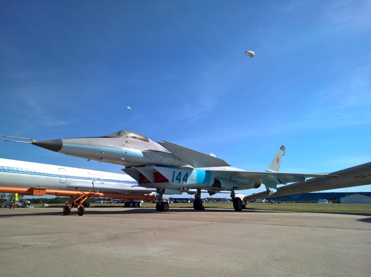 Проект многофункционального истребителя МФИ был первым в пятом поколении фронтовых истребителей советской разработки