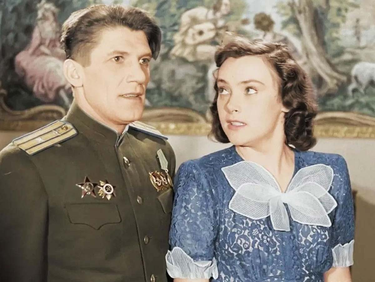 Николай Крючков и Алла Парфаньяк. "Небесный тихоход" 1946 г.