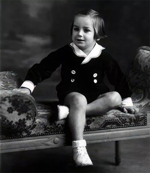 Ален Делон в детстве