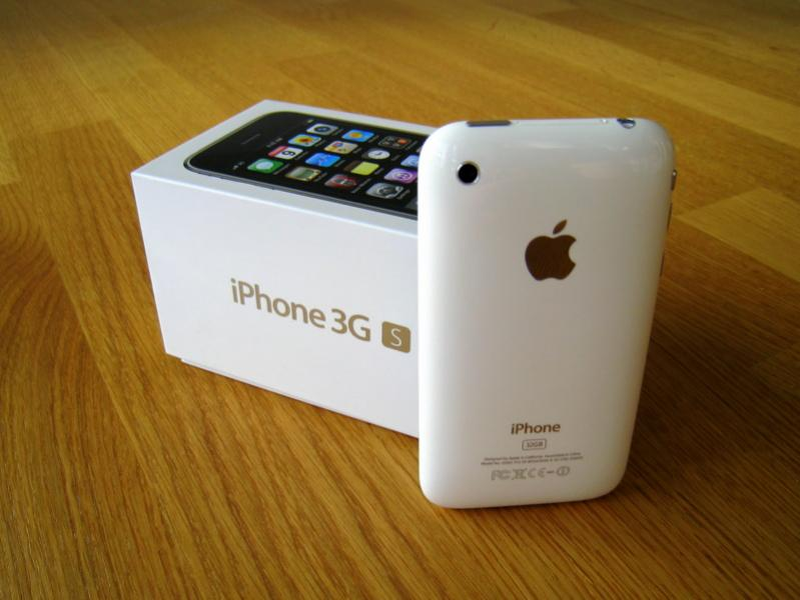 Алиса найди айфоны. Iphone 3gs White. Iphone 3gs белый. Iphone 3gs (2009). Айфон 3 64 гигабайта.