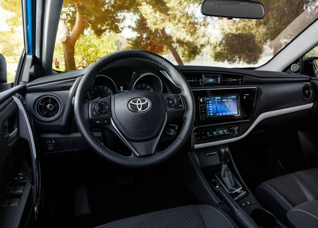 Тойота Королла салон