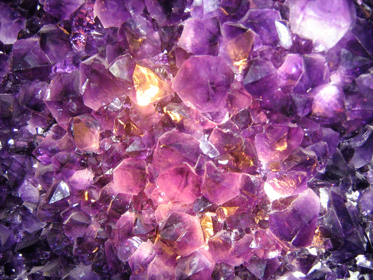 Камень аметист фиолетовый кварц. Кварц аметрин. Фиолетовый кварц аметист. Фиолетовый кварц Кристалл.